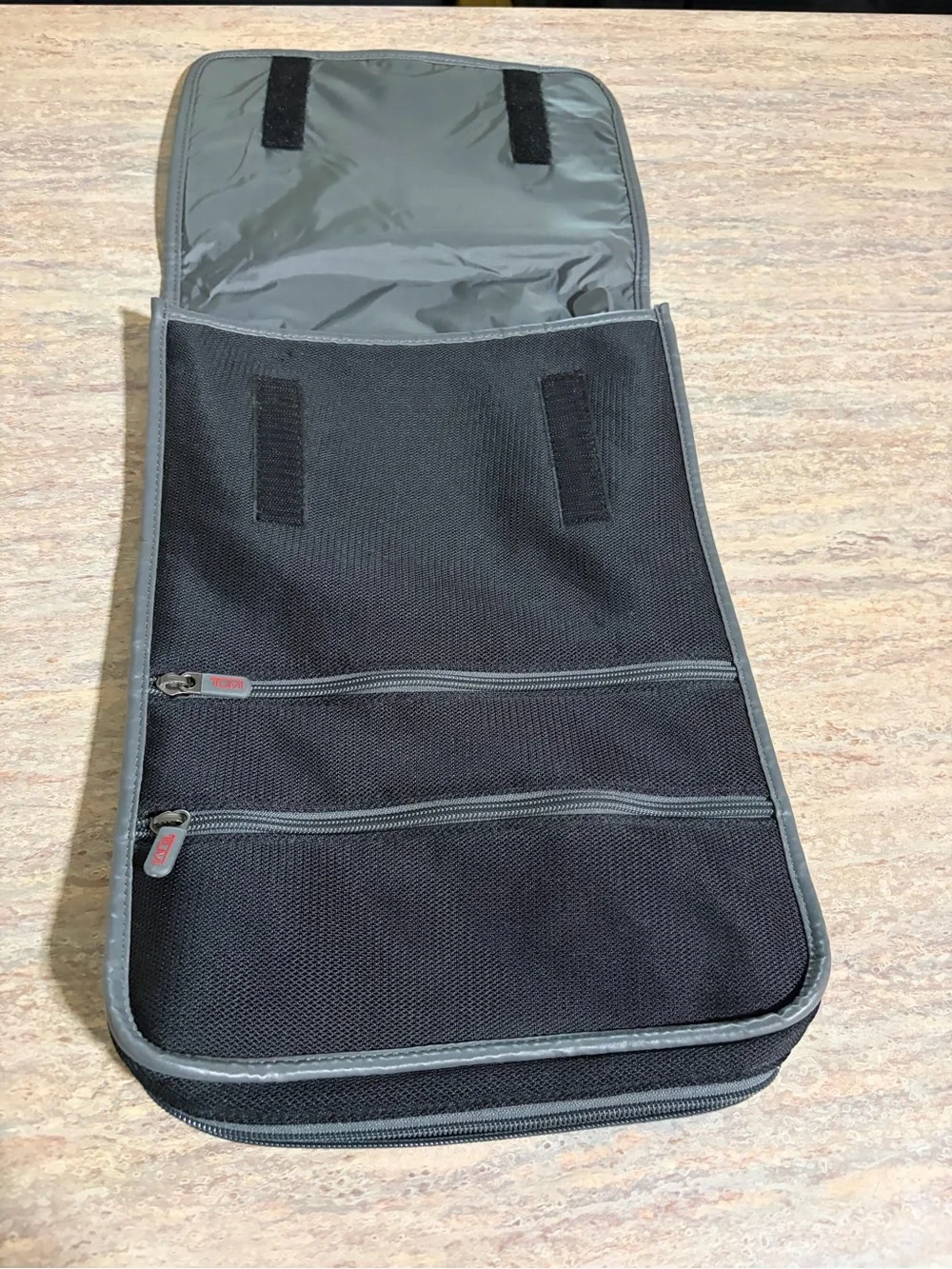 Tumi compact hanging